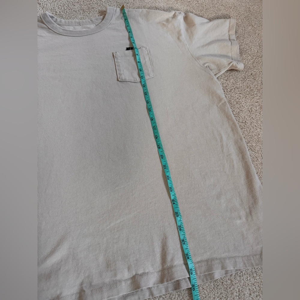 Nike Men’s Front Pocket Basic T shirt - Picture 4 of 5